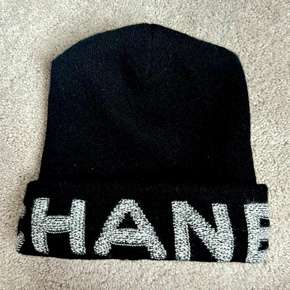 Chanel wool and cashmere cap